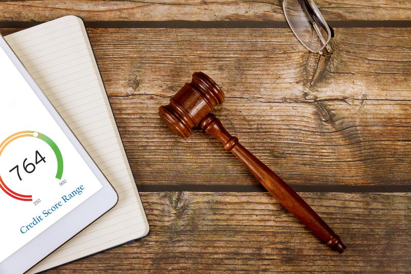 Credit score on tablet with gavel showing how long a credit report dispute takes and the timeline for dispute resolution
